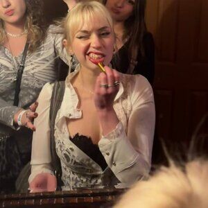 Meet your Posher, Loryn